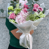 Buchet “Juliet” cu hortensie și trandafiri